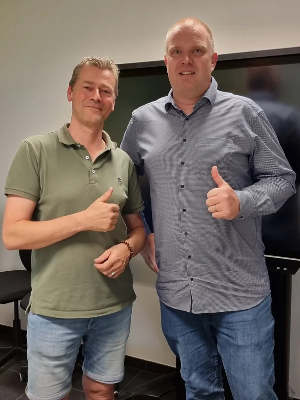 Yoerik Dejans en Harry Lensen na de Meta Masterclass, allebei met de duim omhoog
